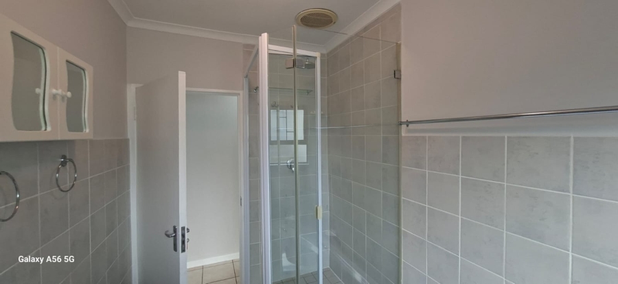 To Let 3 Bedroom Property for Rent in Heuningkloof Western Cape